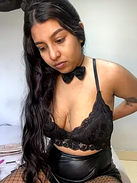  Chloe Smith online show from 10-31-25, 02:40