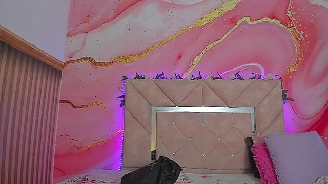 Taylor oriana  online show from 12-18-25, 11:05