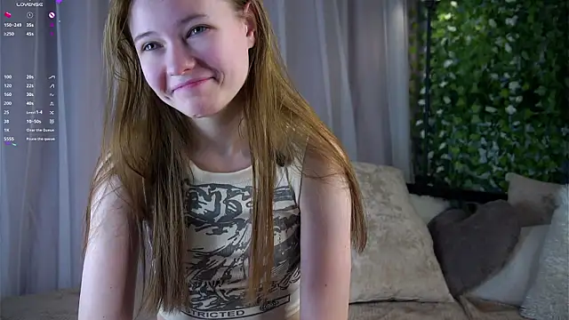 LynHillaire online show from 02-26-26, 12:26