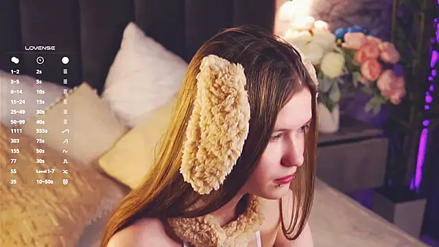 LynHillaire online show from 04-24-26, 12:29