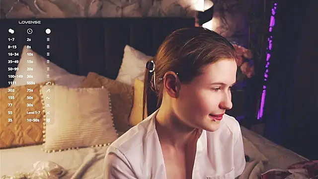 LynHillaire online show from 04-25-26, 01:41