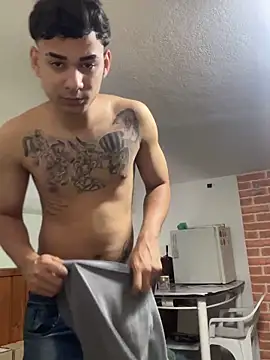 Snapshot of condenovin chatting on 11-08-25, 12:38 condenovin online show from 11-08-25, 12:38