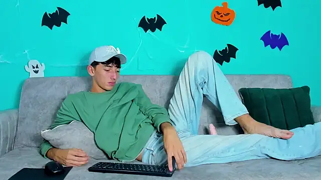 Maikol Ortiz online show from 10-29-25, 01:13