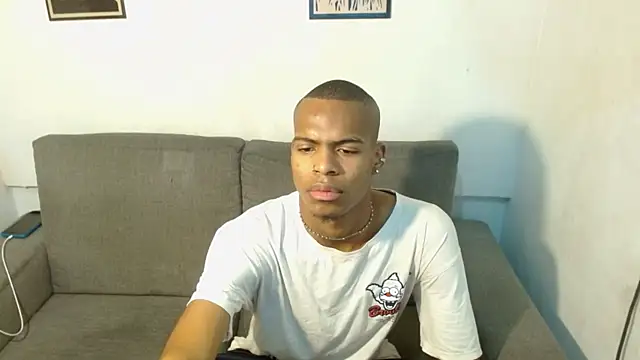 Snapshot of criss_zuri chatting on 10-06-25, 11:51 criss zuri online show from 10-06-25, 11:51