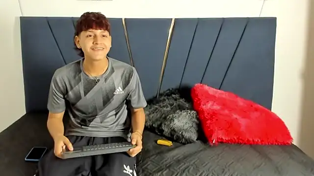 Snapshot of zeusapollofuck chatting on 09-12-25, 09:59 zeusapollofuck online show from 09-12-25, 09:59