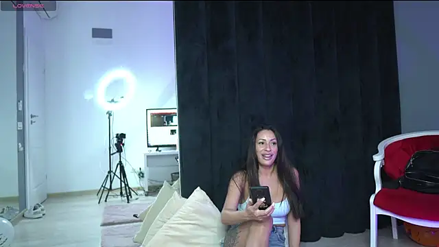 Snapshot of SarahMystique chatting on 10-30-25, 08:20 SarahMystique online show from 10-30-25, 08:20