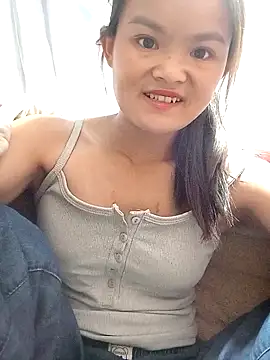 Snapshot of xinhxinhcute chatting on 10-17-25, 11:18 xinhxinhcute online show from 10-17-25, 11:18