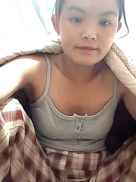 Snapshot of xinhxinhcute chatting on 10-21-25, 11:11 xinhxinhcute online show from 10-21-25, 11:11