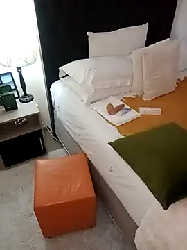 Snapshot of Creamy_Chocolatex chatting on 11-15-25, 04:14 Creamy Chocolatex online show from 11-15-25, 04:14