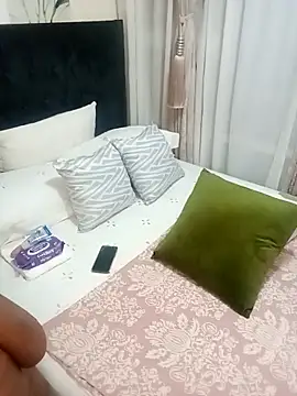 Snapshot of Creamy_Chocolatex chatting on 11-24-25, 08:52 Creamy Chocolatex online show from 11-24-25, 08:52