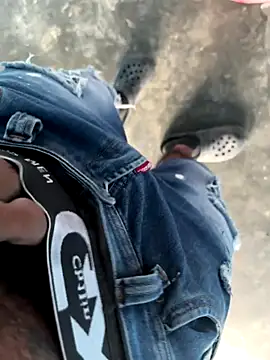 Snapshot of FromVnz chatting on 09-10-25, 12:27 FromVnz online show from 09-10-25, 12:27