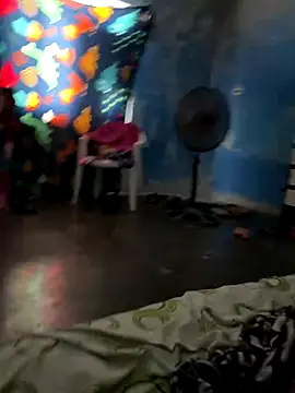 Snapshot of FromVnz chatting on 11-19-25, 12:49 FromVnz online show from 11-19-25, 12:49