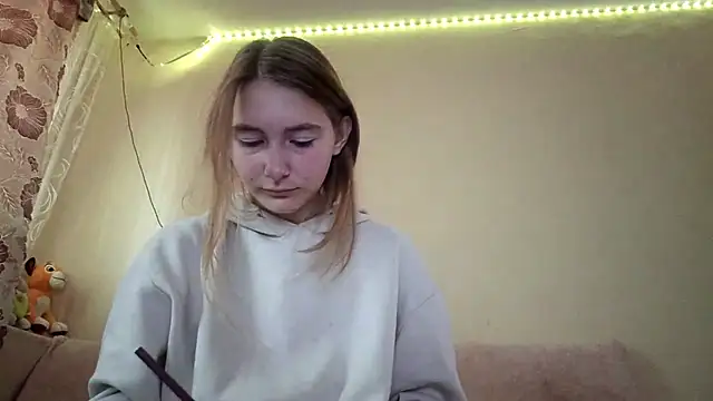 Nymera flare online show from 09-17-25, 06:37