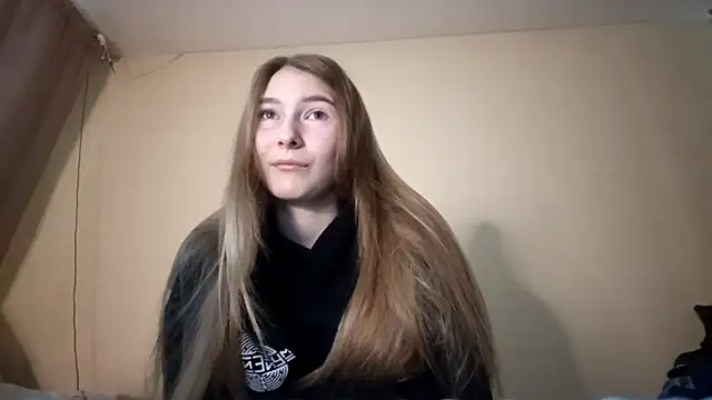 Nymera flare online show from 12-17-25, 06:08