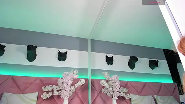 Snapshot of Val_Oconner chatting on 11-26-25, 03:07 Val Oconner online show from 11-26-25, 03:07