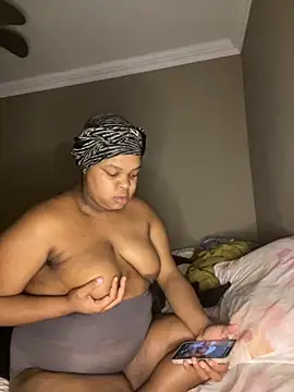 Snapshot of MamoM24 chatting on 09-13-25, 11:43 MamoM24 online show from 09-13-25, 11:43