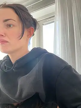 Snapshot of Remirosee chatting on 11-26-25, 10:16 Remirosee online show from 11-26-25, 10:16