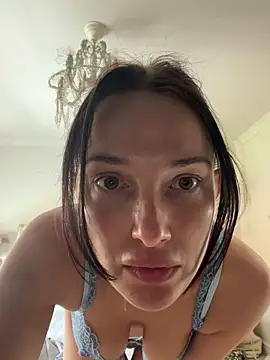 Snapshot of Remirosee chatting on 05-15-26, 10:44 Remirosee online show from 05-15-26, 10:44