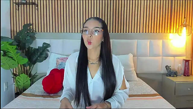 Snapshot of Roseaurora chatting on 02-21-26, 12:39 Roseaurora online show from 02-21-26, 12:39