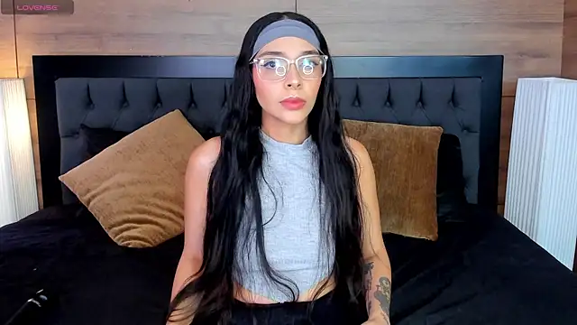 Roseaurora online show from 03-25-26, 11:49