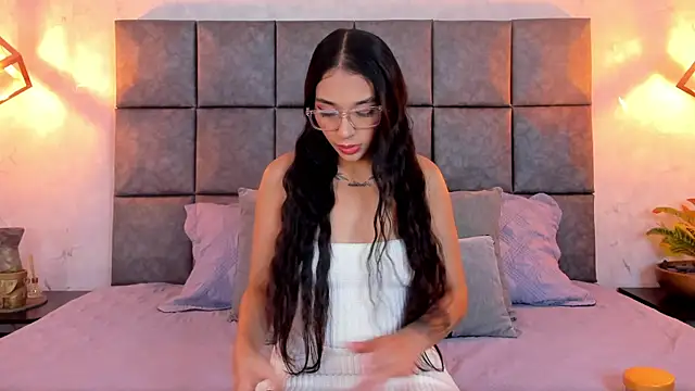 Roseaurora online show from 04-28-26, 11:37