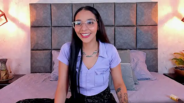 Snapshot of Roseaurora chatting on 05-04-26, 12:01 Roseaurora online show from 05-04-26, 12:01