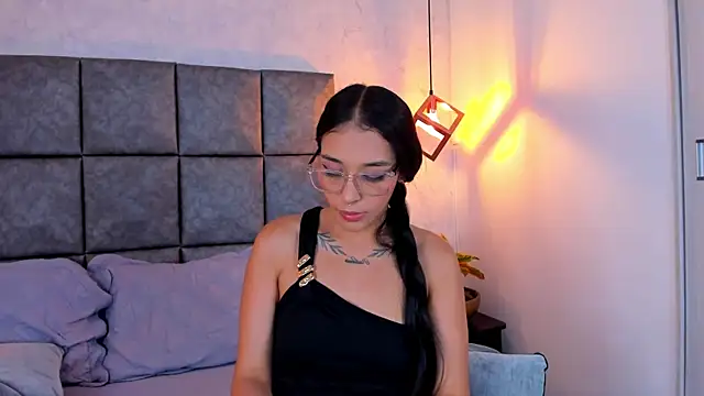 Snapshot of Roseaurora chatting on 05-11-26, 04:04 Roseaurora online show from 05-11-26, 04:04