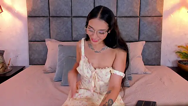 Snapshot of Roseaurora chatting on 05-21-26, 11:50 Roseaurora online show from 05-21-26, 11:50