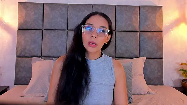 Snapshot of Roseaurora chatting on 05-22-26, 10:43 Roseaurora online show from 05-22-26, 10:43