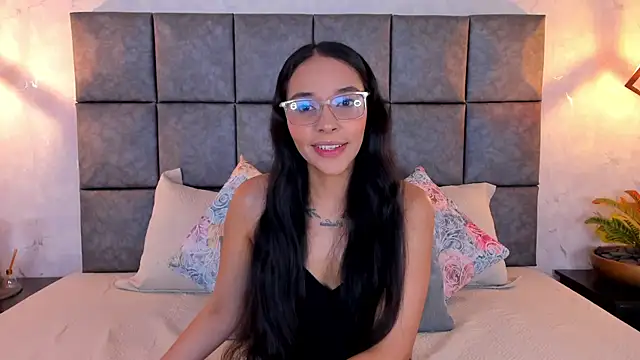 Snapshot of Roseaurora chatting on 05-23-26, 11:03 Roseaurora online show from 05-23-26, 11:03