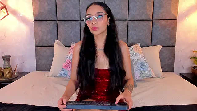 Snapshot of Roseaurora chatting on 05-25-26, 10:32 Roseaurora online show from 05-25-26, 10:32