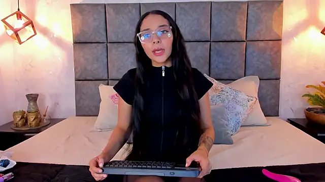 Snapshot of Roseaurora chatting on 05-29-26, 10:35 Roseaurora online show from 05-29-26, 10:35