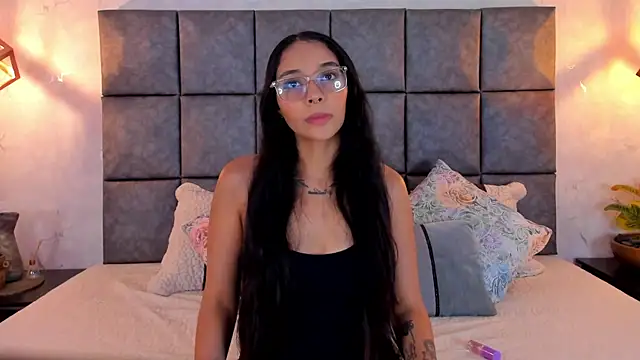 Snapshot of Roseaurora chatting on 06-19-26, 10:52 Roseaurora online show from 06-19-26, 10:52