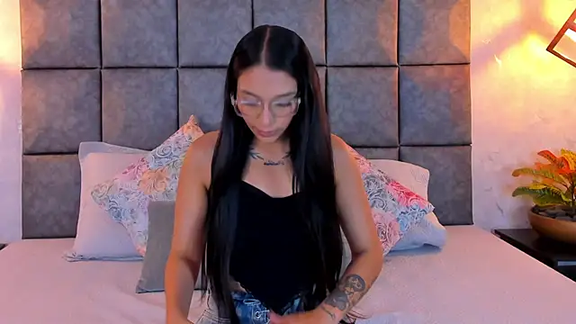 Snapshot of Roseaurora chatting on 06-26-26, 11:14 Roseaurora online show from 06-26-26, 11:14