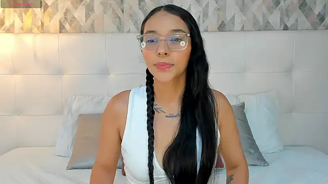 Snapshot of Roseaurora chatting on 07-27-26, 11:28 Roseaurora online show from 07-27-26, 11:28