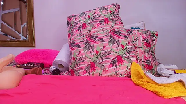 Snapshot of sweegirl69 chatting on 09-09-25, 12:05 sweegirl69 online show from 09-09-25, 12:05