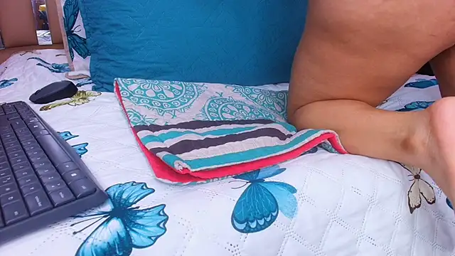 Snapshot of sweegirl69 chatting on 09-15-25, 12:05 sweegirl69 online show from 09-15-25, 12:05