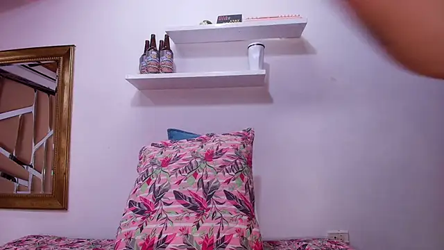 Snapshot of sweegirl69 chatting on 09-30-25, 11:59 sweegirl69 online show from 09-30-25, 11:59