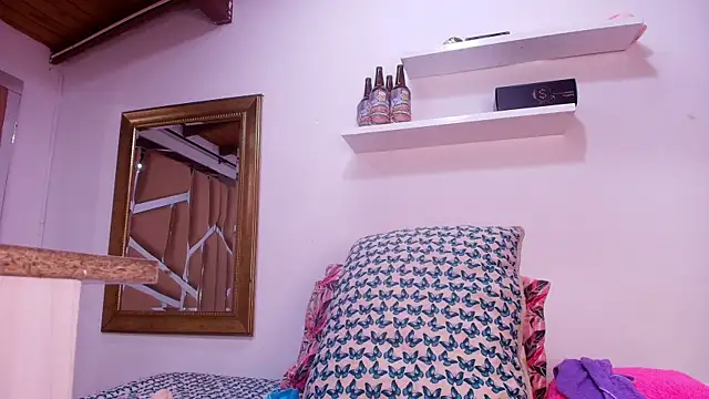 Snapshot of sweegirl69 chatting on 10-06-25, 12:02 sweegirl69 online show from 10-06-25, 12:02