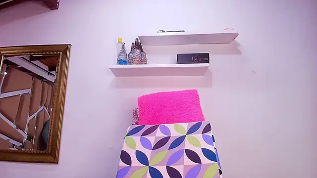 Snapshot of sweegirl69 chatting on 10-07-25, 12:57 sweegirl69 online show from 10-07-25, 12:57