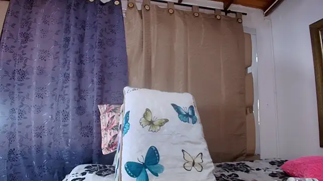 Snapshot of sweegirl69 chatting on 10-12-25, 12:04 sweegirl69 online show from 10-12-25, 12:04