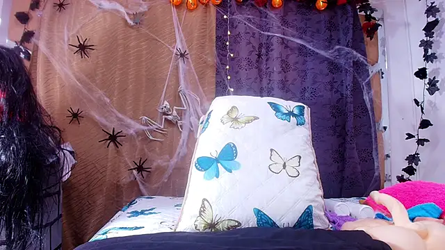 Snapshot of sweegirl69 chatting on 10-15-25, 11:54 sweegirl69 online show from 10-15-25, 11:54