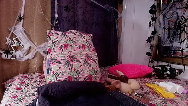 Snapshot of sweegirl69 chatting on 10-26-25, 12:11 sweegirl69 online show from 10-26-25, 12:11