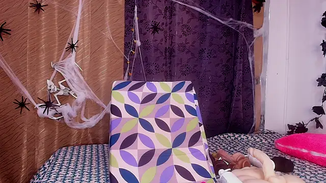 Snapshot of sweegirl69 chatting on 10-27-25, 11:58 sweegirl69 online show from 10-27-25, 11:58