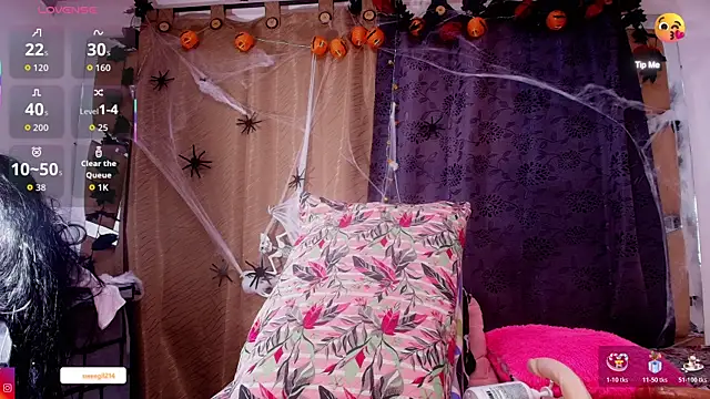 Snapshot of sweegirl69 chatting on 10-28-25, 11:58 sweegirl69 online show from 10-28-25, 11:58