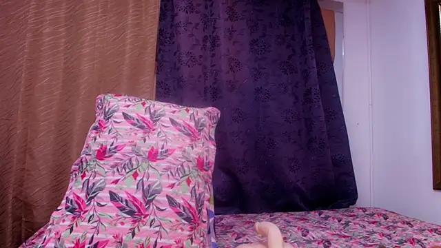 Snapshot of sweegirl69 chatting on 11-01-25, 11:56 sweegirl69 online show from 11-01-25, 11:56