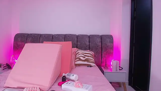 Snapshot of sweegirl69 chatting on 11-07-25, 12:05 sweegirl69 online show from 11-07-25, 12:05