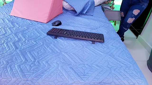 Snapshot of sweegirl69 chatting on 11-13-25, 11:53 sweegirl69 online show from 11-13-25, 11:53