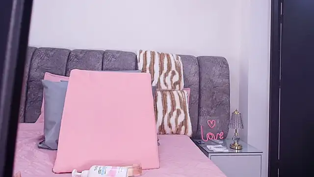 Snapshot of sweegirl69 chatting on 11-18-25, 11:58 sweegirl69 online show from 11-18-25, 11:58