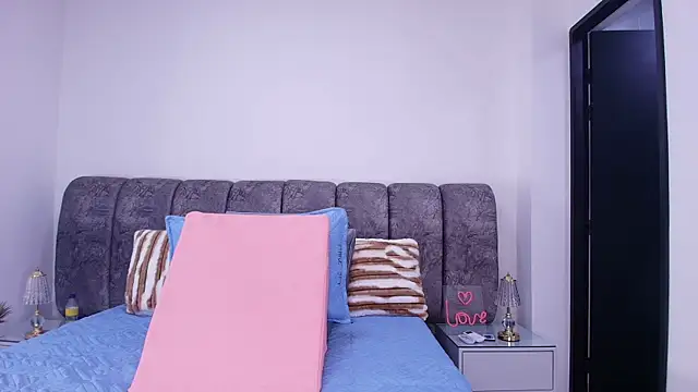 Snapshot of sweegirl69 chatting on 11-19-25, 11:54 sweegirl69 online show from 11-19-25, 11:54